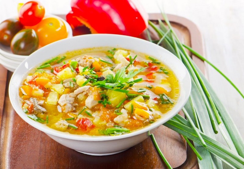 Réaliser une soupe-repas aux légumes, riz et haricots blancs